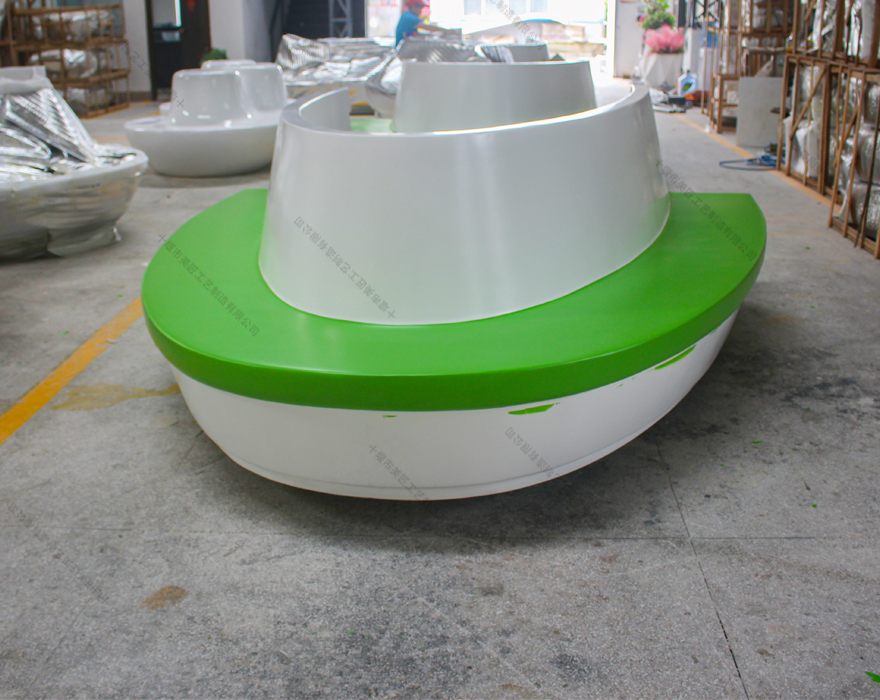 綠色半圓環(huán)形座椅