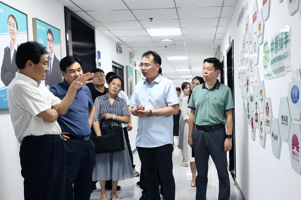 市人大常委會主任王樂新、紅旗區(qū)區(qū)委書記劉宏鋒、人大常委會主任趙建軍等領(lǐng)導(dǎo)一行 蒞臨公司調(diào)研工作